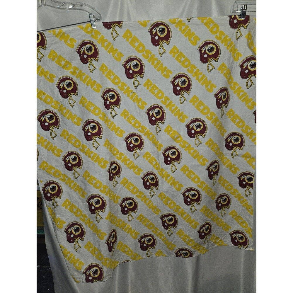 Vtg. Washington Redskins Cloth Tablecloth (T-BB)